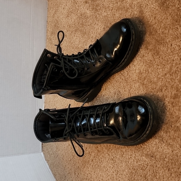 Dr Martens Delaney Patent Leather Moto 